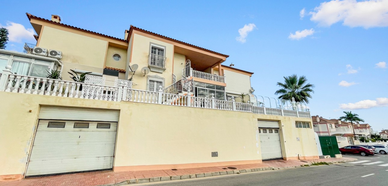 Sale - Apartment / flat -
Orihuela Costa - Los Altos