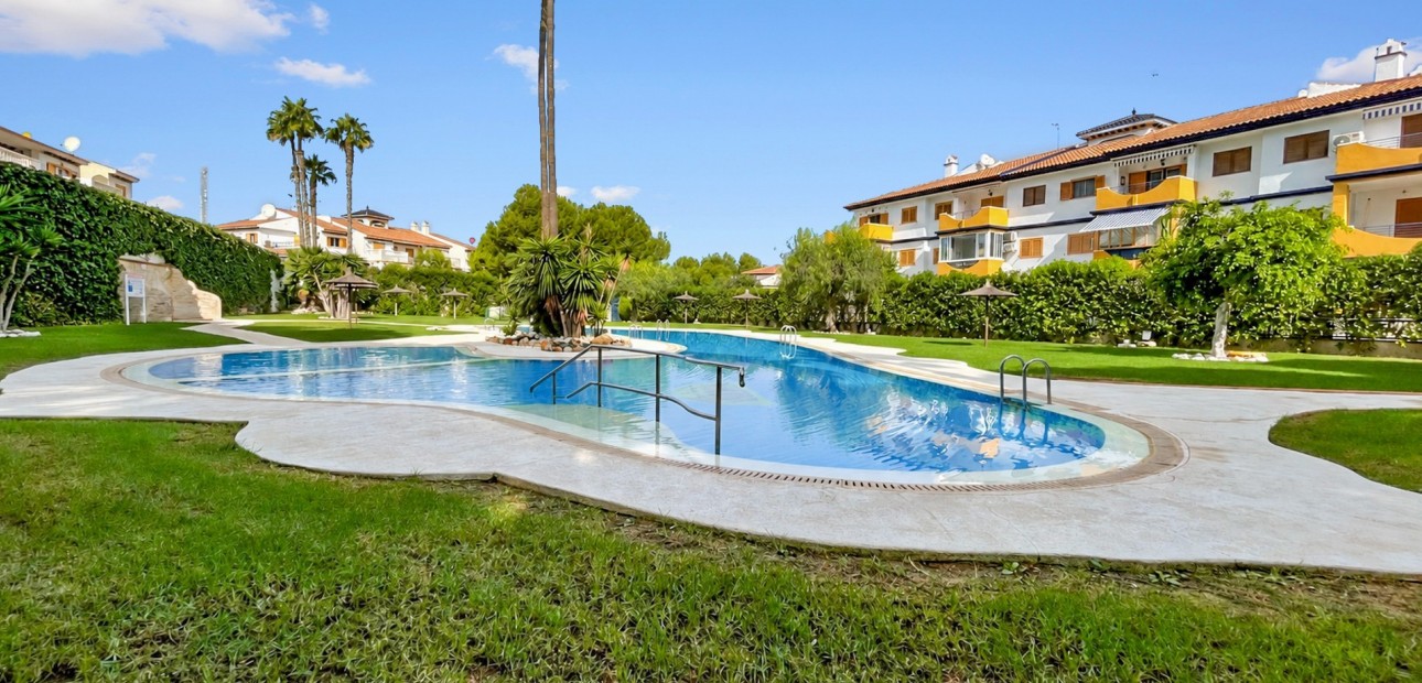 Sale - Apartment / flat -
Orihuela Costa - Mil Palmeras