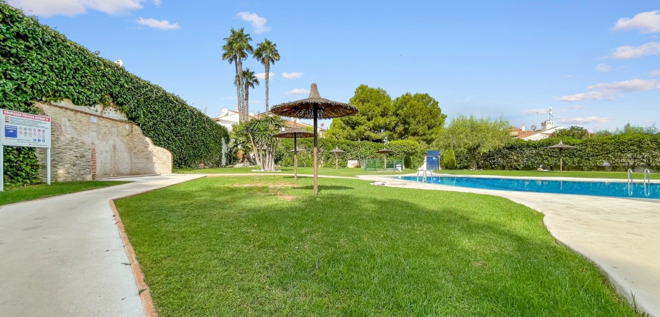 Sale - Apartment / flat -
Orihuela Costa - Mil Palmeras