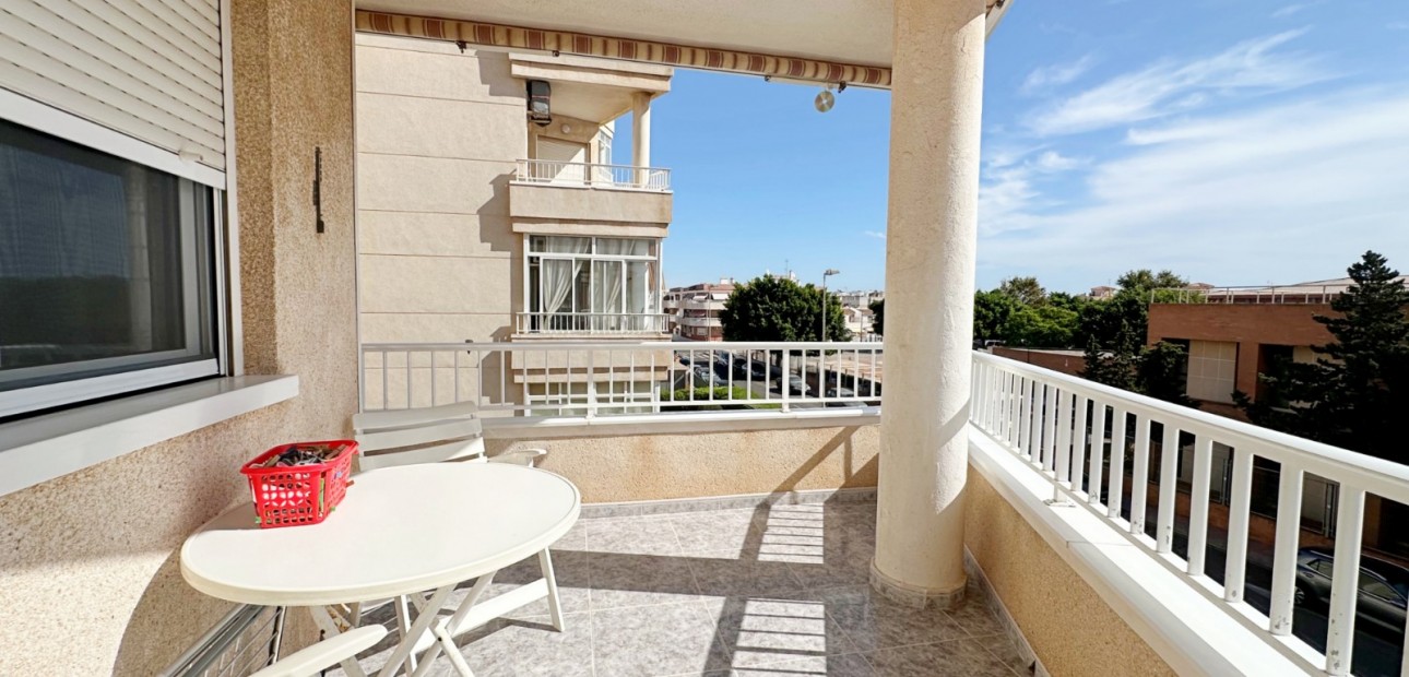 Sale - Apartment / flat -
Torrevieja - Torrevieja - Centre