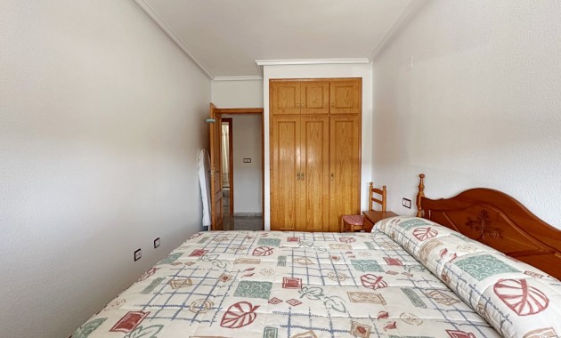 Sale - Apartment / flat -
Torrevieja - Torrevieja - Centre