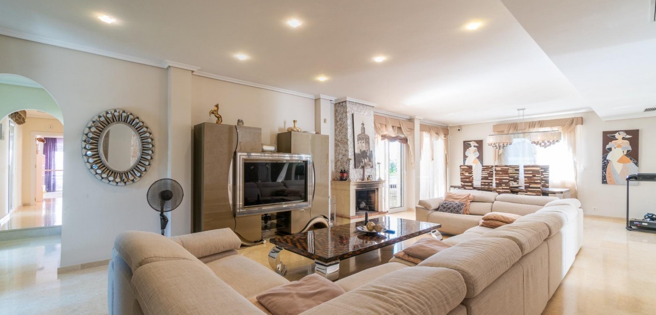 Sale - Villa -
Torrevieja - Torre la mata