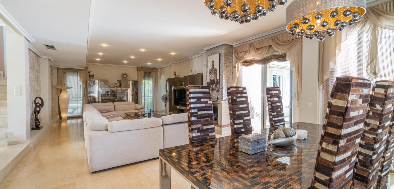 Sale - Villa -
Torrevieja - Torre la mata