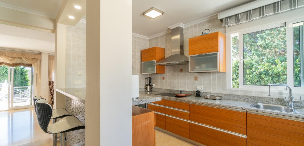 Sale - Villa -
Torrevieja - Torre la mata