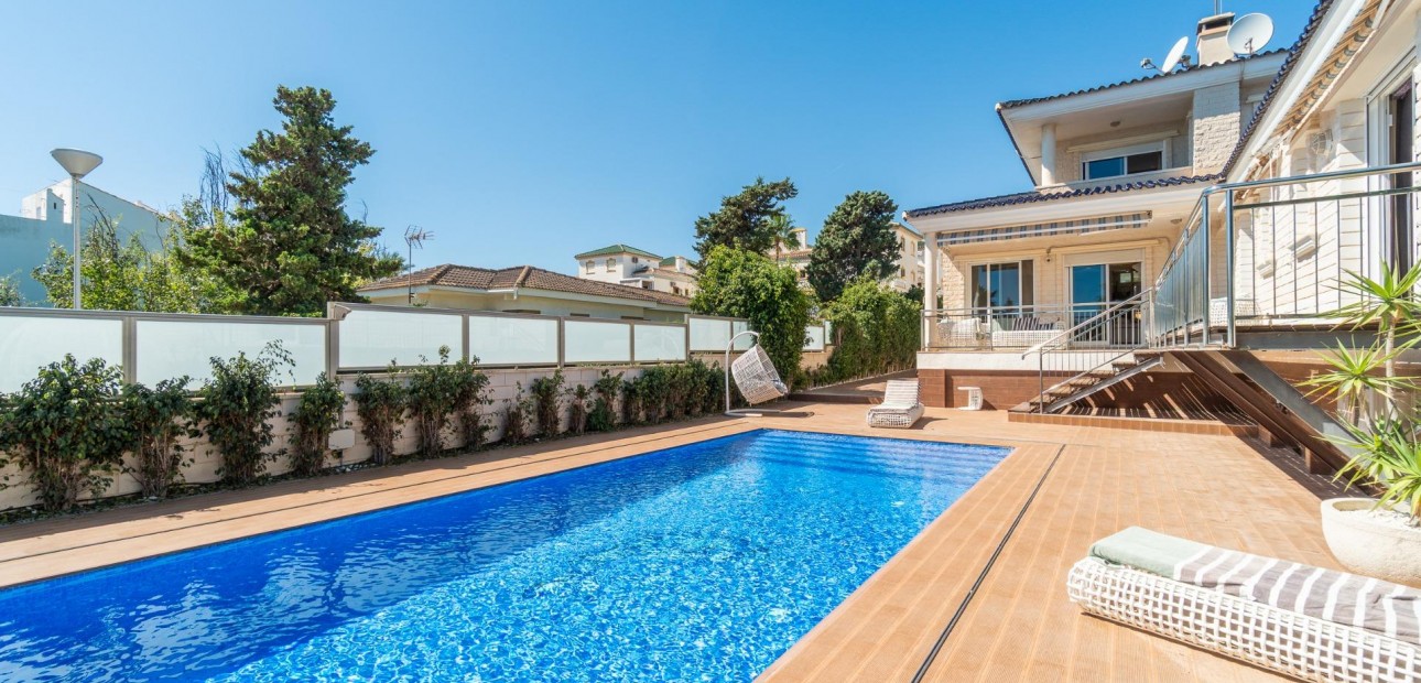 Sale - Villa -
Torrevieja - Torre la mata