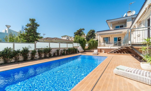 Sale - Villa -
Torrevieja - Torre la mata