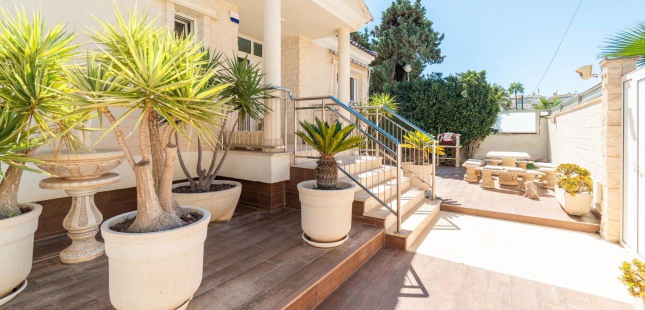 Sale - Villa -
Torrevieja - Torre la mata