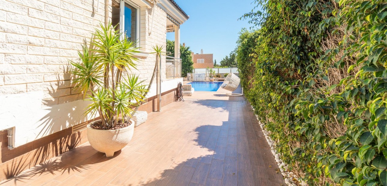 Sale - Villa -
Torrevieja - Torre la mata