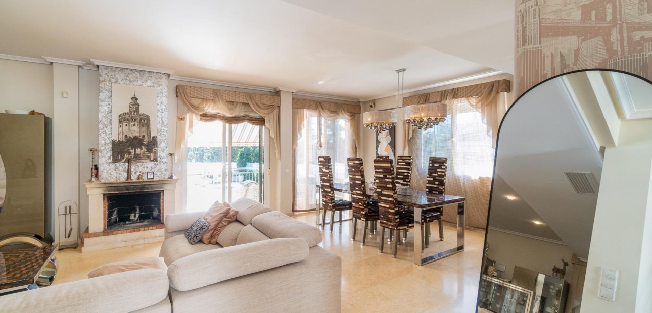 Sale - Villa -
Torrevieja - Torre la mata