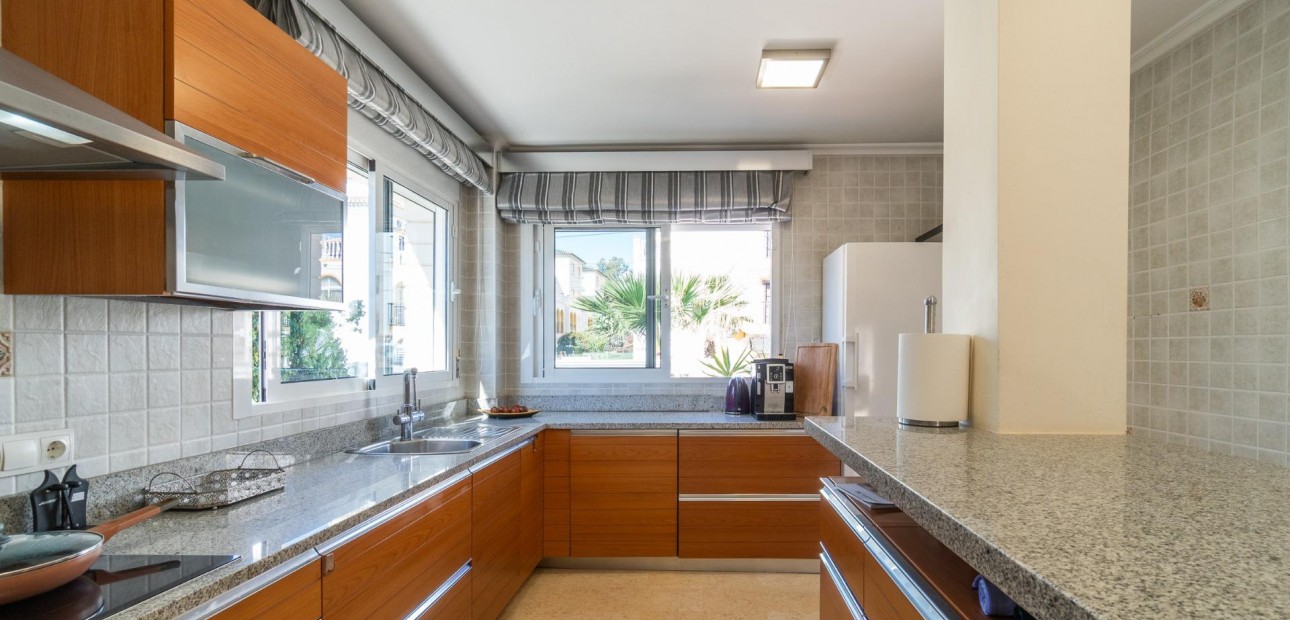 Sale - Villa -
Torrevieja - Torre la mata