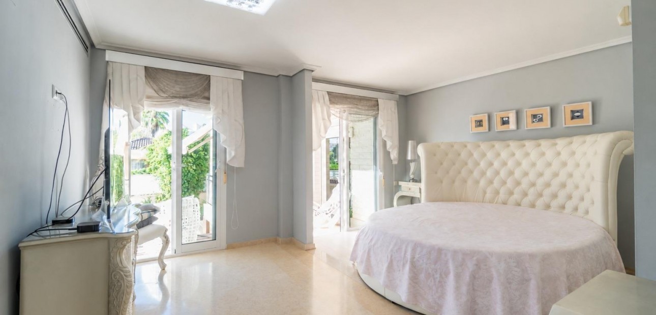 Sale - Villa -
Torrevieja - Torre la mata