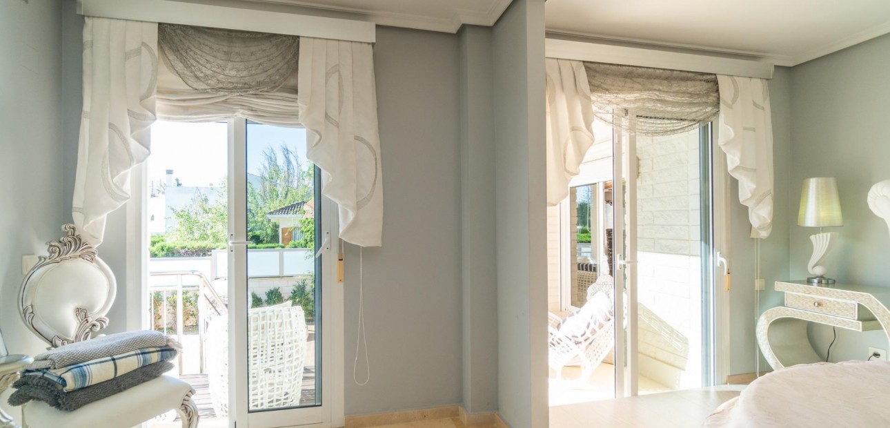 Sale - Villa -
Torrevieja - Torre la mata