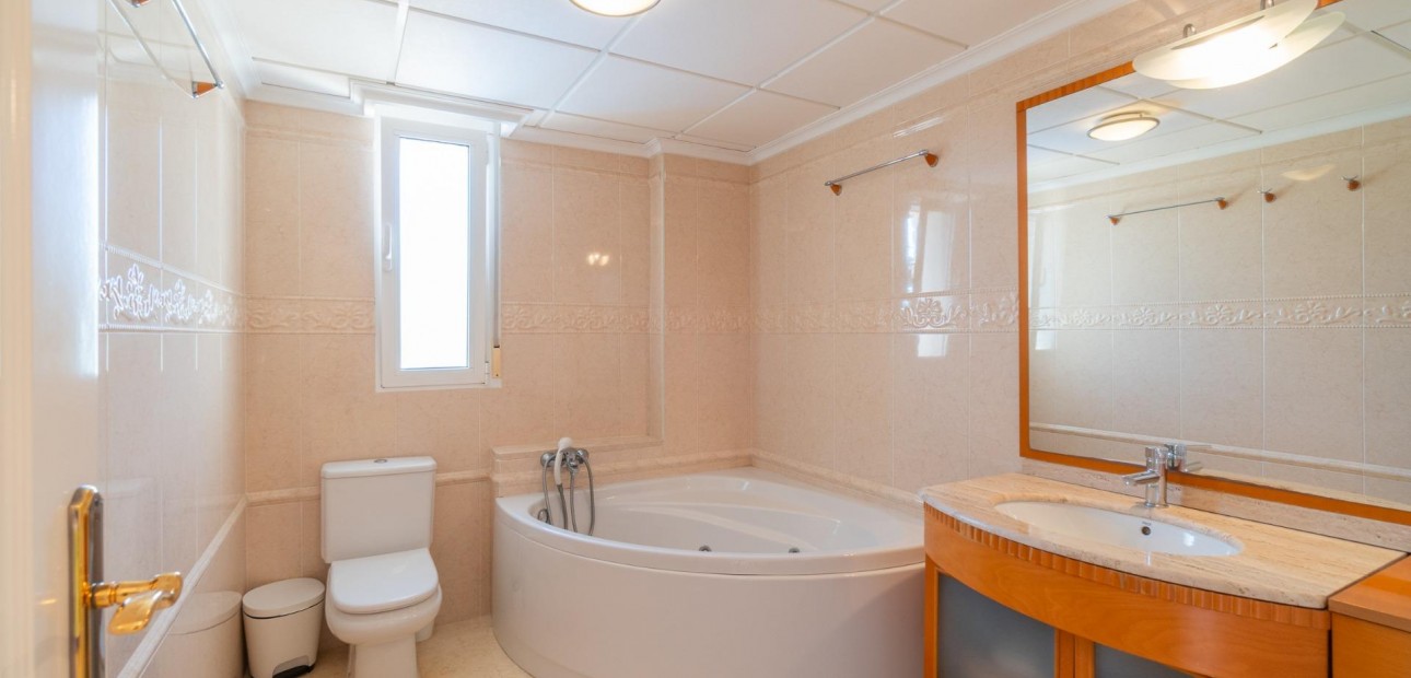 Sale - Villa -
Torrevieja - Torre la mata
