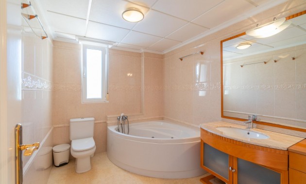 Sale - Villa -
Torrevieja - Torre la mata