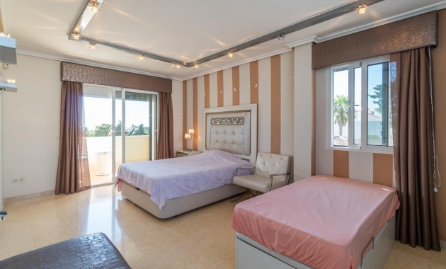 Sale - Villa -
Torrevieja - Torre la mata
