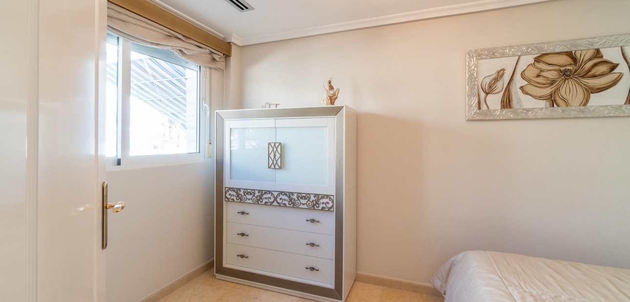 Sale - Villa -
Torrevieja - Torre la mata