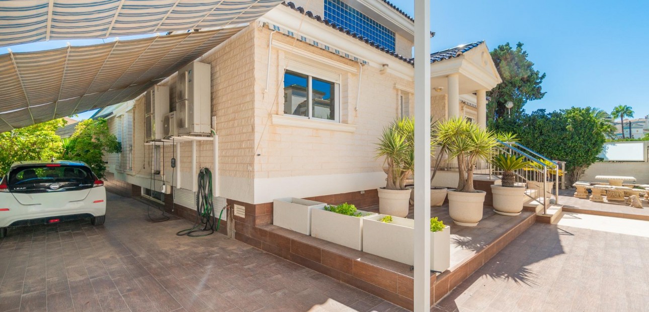 Sale - Villa -
Torrevieja - Torre la mata