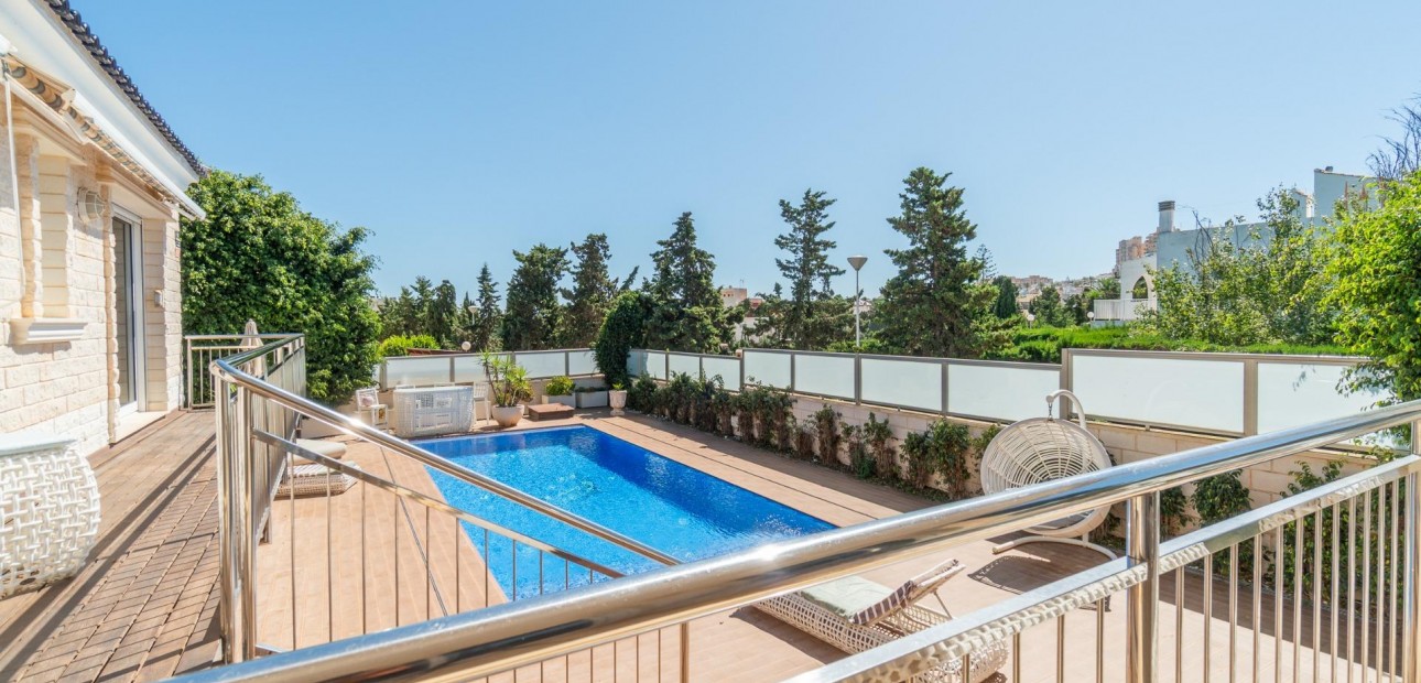 Sale - Villa -
Torrevieja - Torre la mata