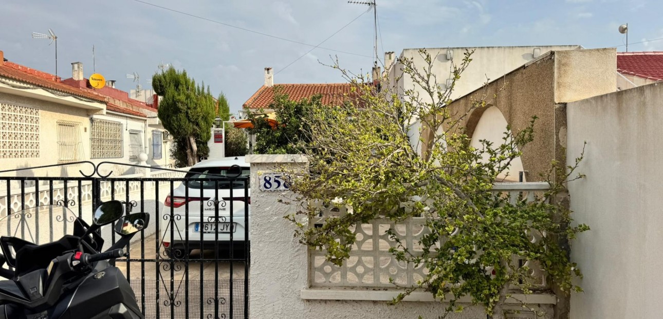 Sale - Bungalow -
Torrevieja - El limonar