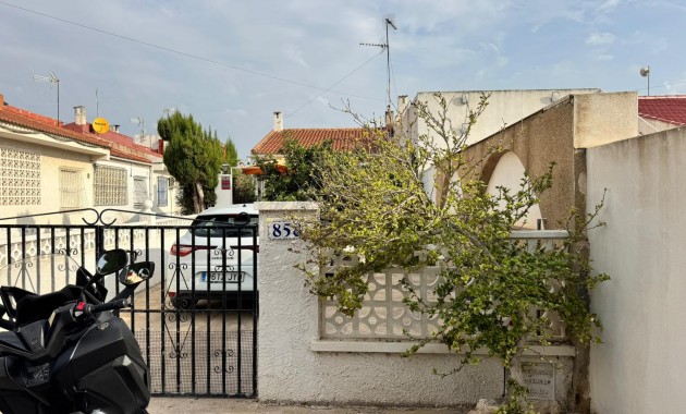 Sale - Bungalow -
Torrevieja - El limonar