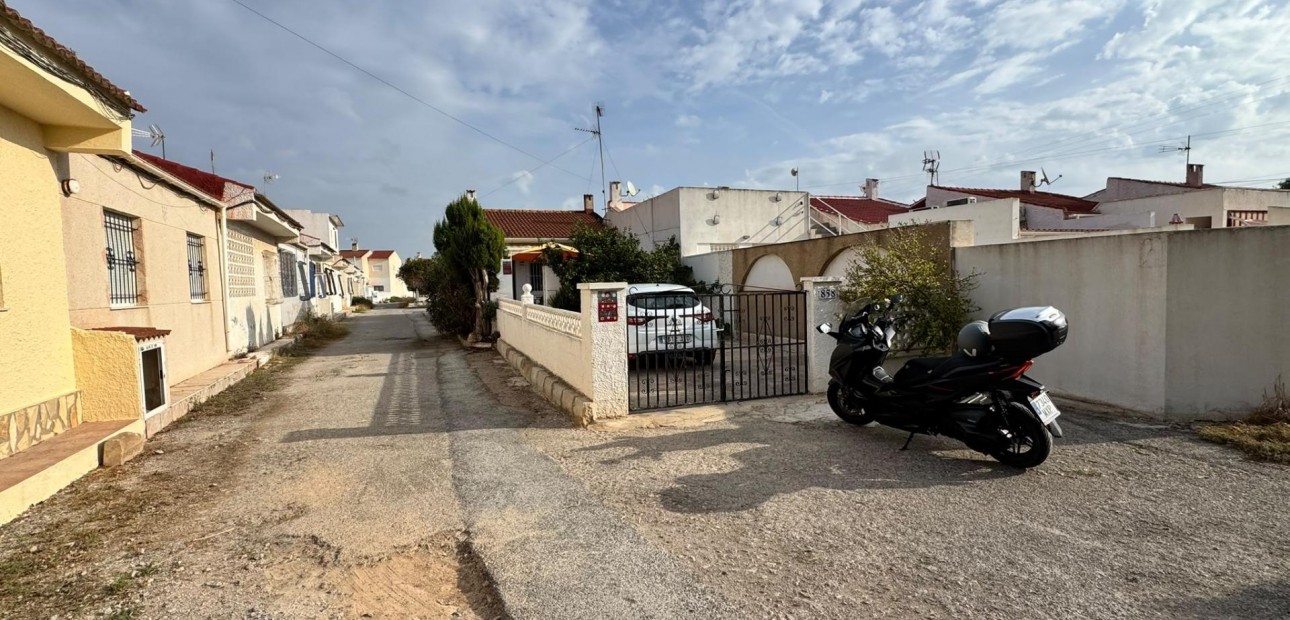Sale - Bungalow -
Torrevieja - El limonar