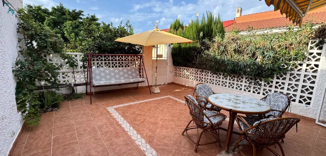 Sale - Bungalow -
Torrevieja - El limonar