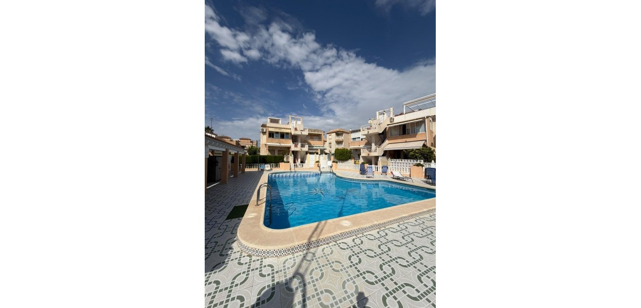 Sale - Apartment / flat -
Torrevieja - Los Frutales