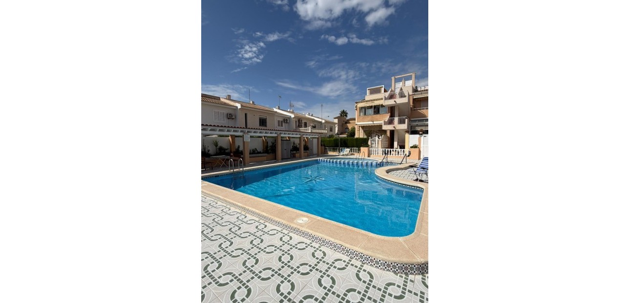 Sale - Apartment / flat -
Torrevieja - Los Frutales