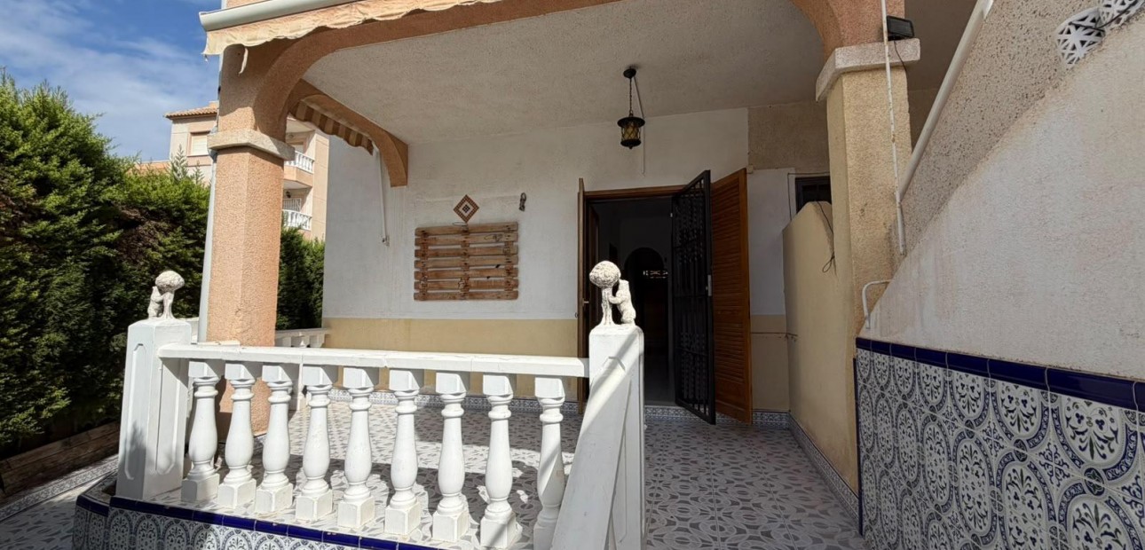 Sale - Apartment / flat -
Torrevieja - Los Frutales