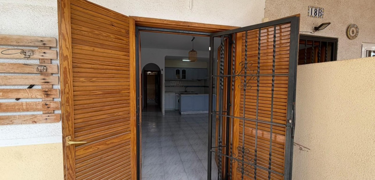 Sale - Apartment / flat -
Torrevieja - Los Frutales
