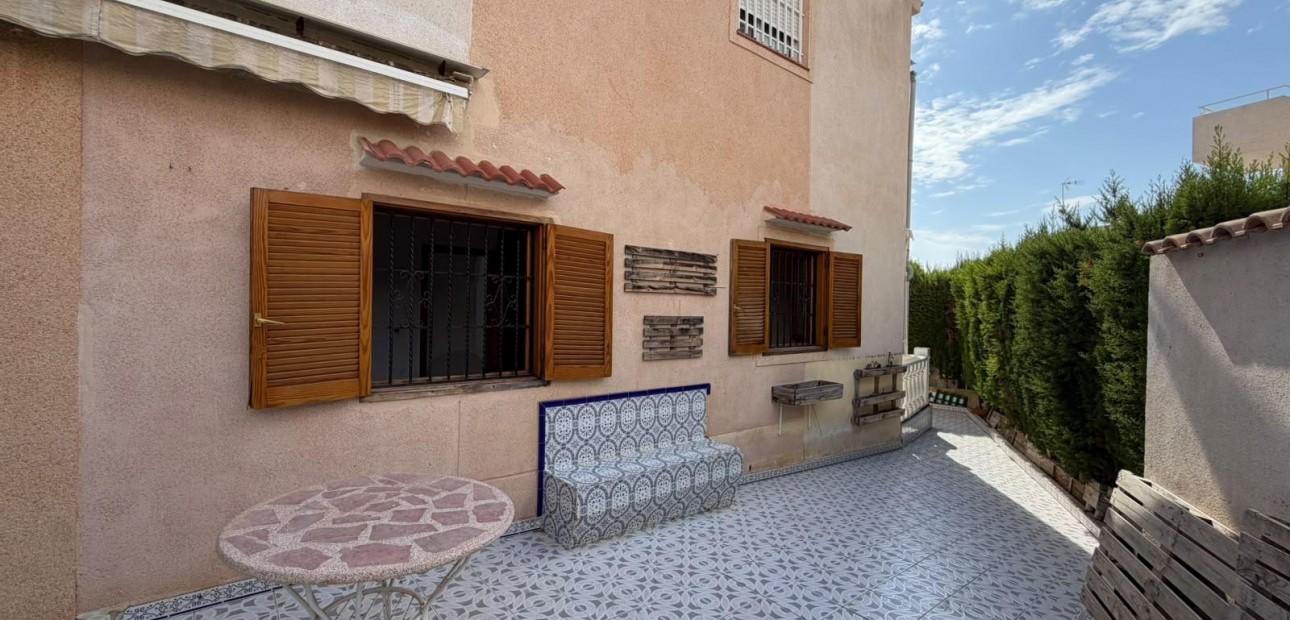 Sale - Apartment / flat -
Torrevieja - Los Frutales