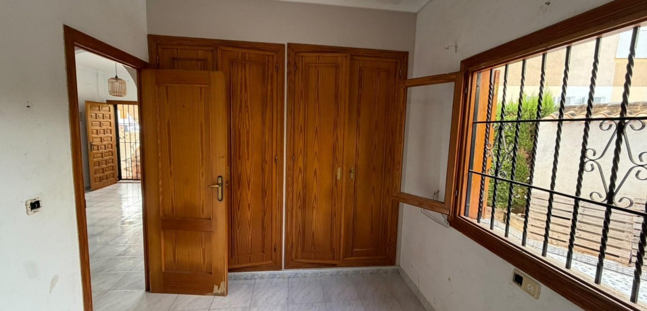 Sale - Apartment / flat -
Torrevieja - Los Frutales