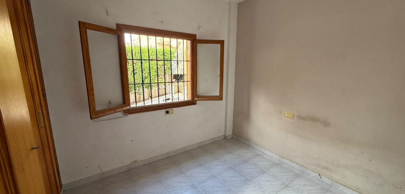 Sale - Apartment / flat -
Torrevieja - Los Frutales