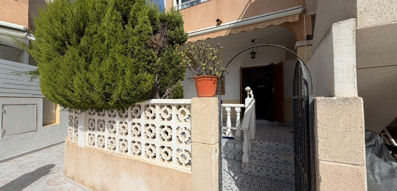 Sale - Apartment / flat -
Torrevieja - Los Frutales