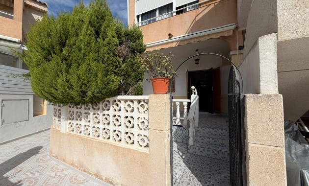 Sale - Apartment / flat -
Torrevieja - Los Frutales