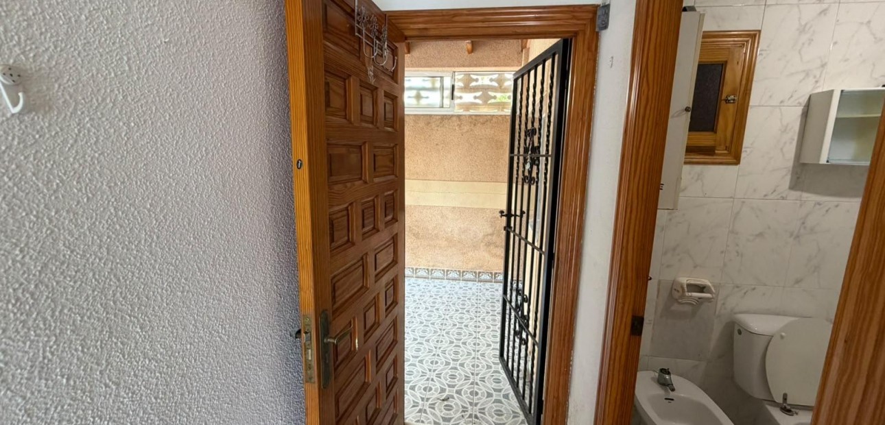 Sale - Apartment / flat -
Torrevieja - Los Frutales