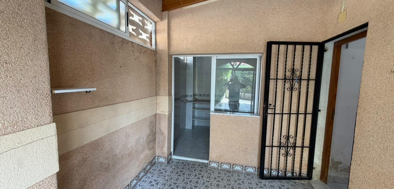 Sale - Apartment / flat -
Torrevieja - Los Frutales