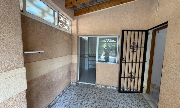 Sale - Apartment / flat -
Torrevieja - Los Frutales