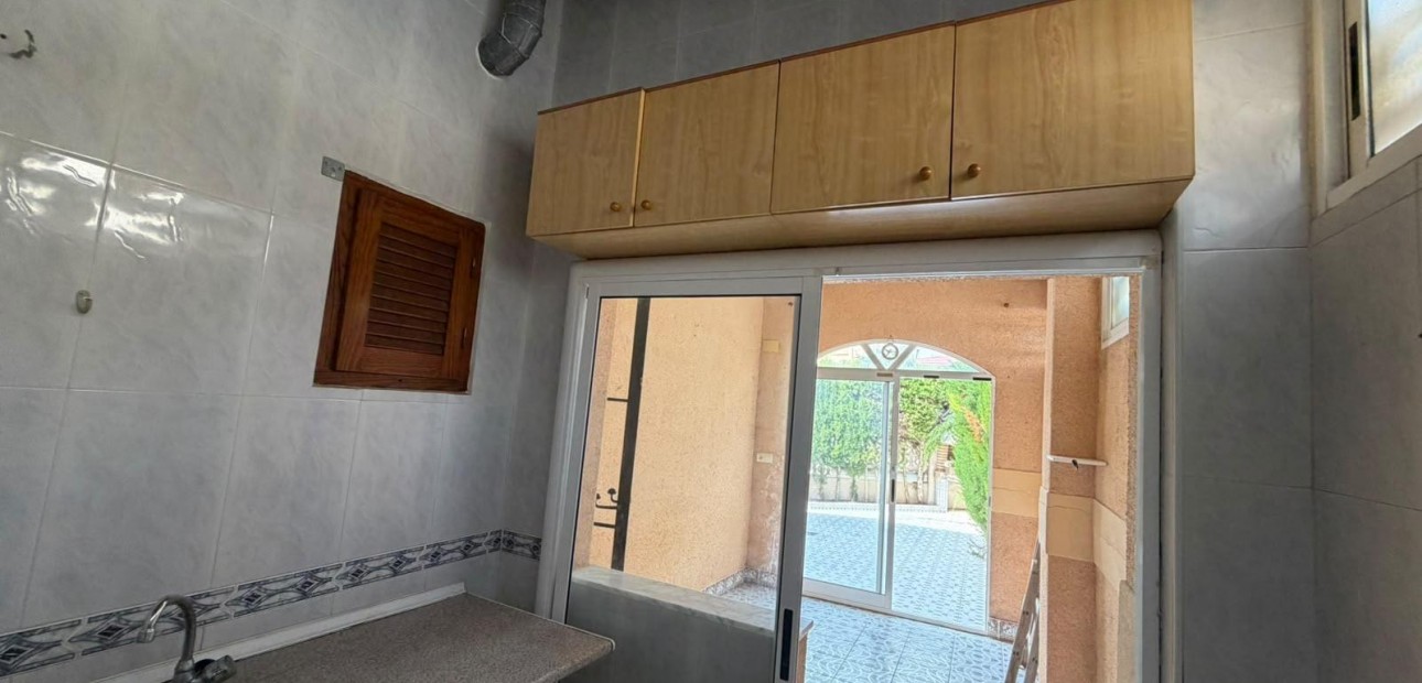 Sale - Apartment / flat -
Torrevieja - Los Frutales