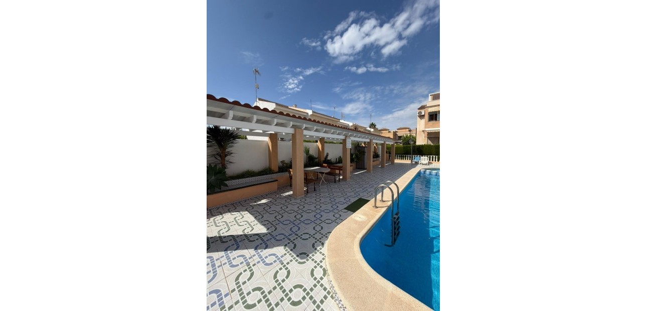 Sale - Apartment / flat -
Torrevieja - Los Frutales