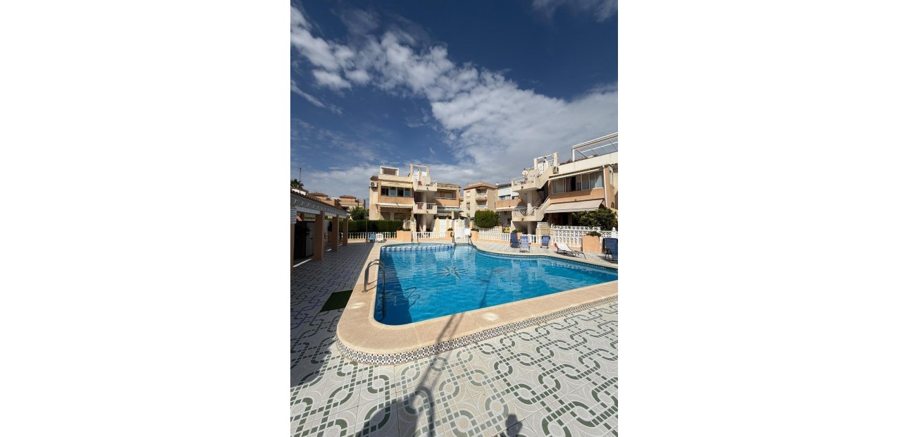 Sale - Apartment / flat -
Torrevieja - Los Frutales