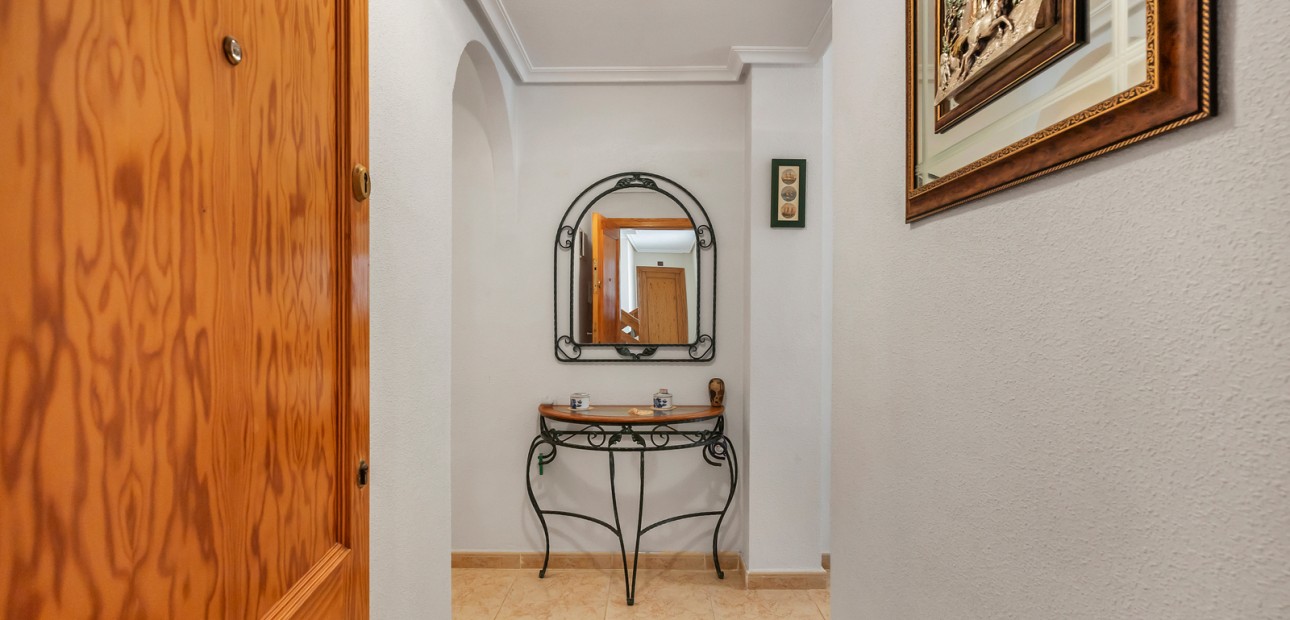 Sale - Apartment / flat -
Torrevieja - Torrevieja - Centre