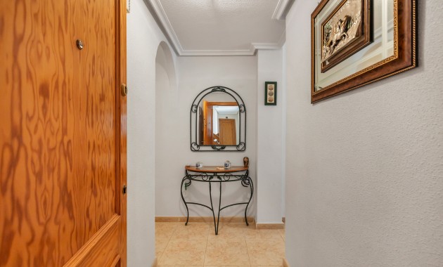 Sale - Apartment / flat -
Torrevieja - Torrevieja - Centre