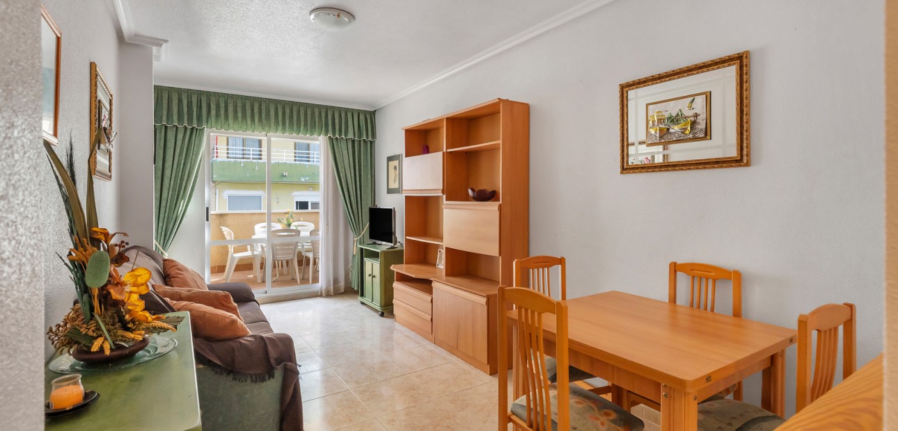 Sale - Apartment / flat -
Torrevieja - Torrevieja - Centre
