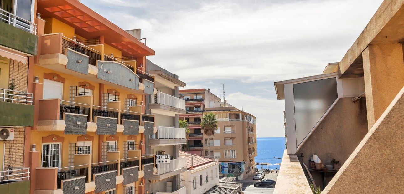 Sale - Apartment / flat -
Torrevieja - Torrevieja - Centre