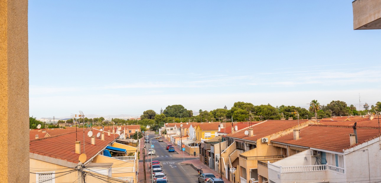 Sale - Apartment / flat -
Torrevieja - Torrevieja - Centre