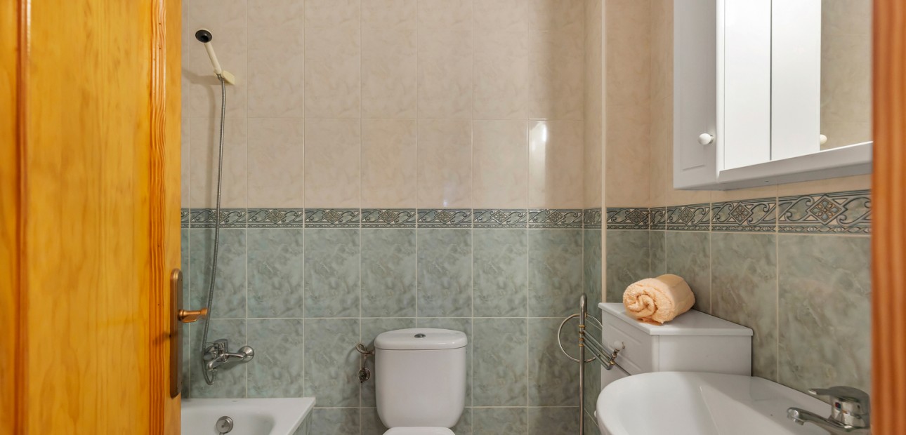 Sale - Apartment / flat -
Torrevieja - Torrevieja - Centre