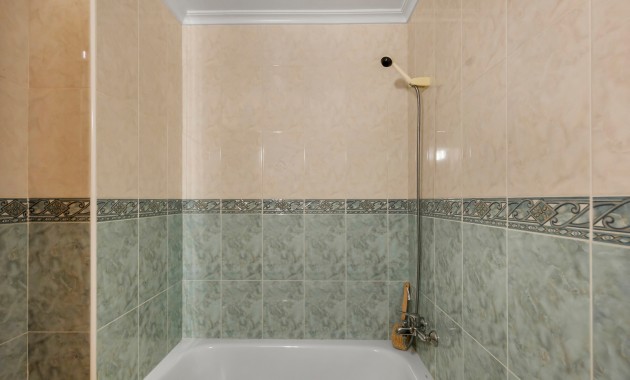 Sale - Apartment / flat -
Torrevieja - Torrevieja - Centre