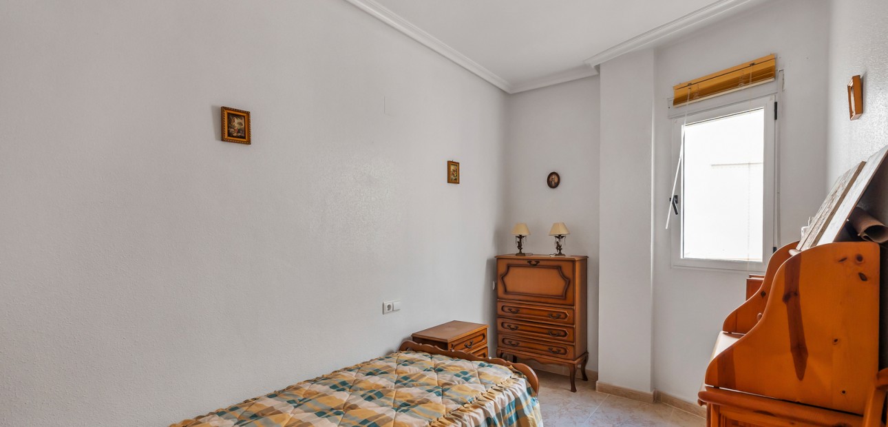 Sale - Apartment / flat -
Torrevieja - Torrevieja - Centre