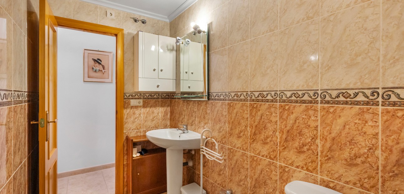 Sale - Apartment / flat -
Torrevieja - Torrevieja - Centre